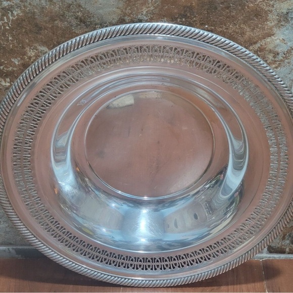 Vintage Round Silver Plated WM Rogers 835 Serving Bowl Filigree Design Edge - Picture 1 of 5